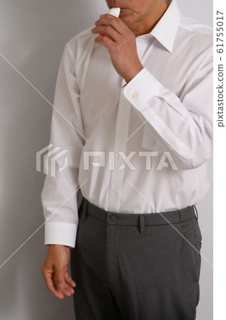 Middle-aged male inhalers 61755017