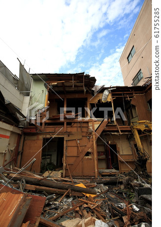 Demolition work 61755285