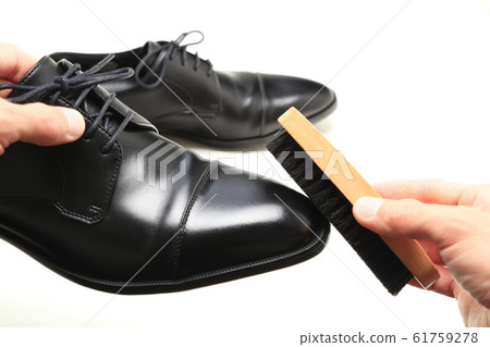 How to care for leather shoes 61759278