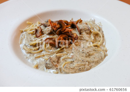 Black truffle spaghetti served on plate Black truffle spaghetti served on plate 61760656