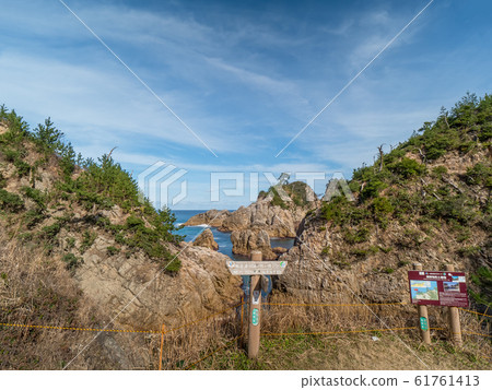 鳥取縣的絕景地質公園鴨賀磯莊美麗的浦里海岸San'in Kaigan國家公園世界地質公園 鳥取縣的絕景地質公園鴨賀磯莊美麗的浦里海岸San'in Kaigan國家公園世界地質公園 61761413