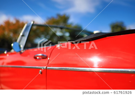 紅色開的車 61761926