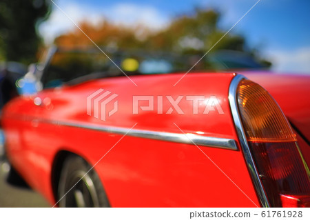 紅色開的車 61761928