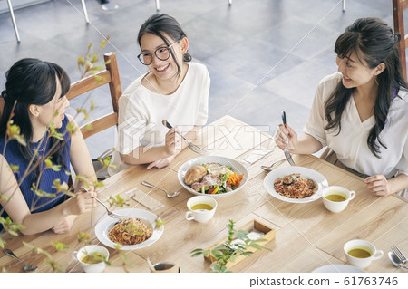 女人共進午餐聚會 61763746