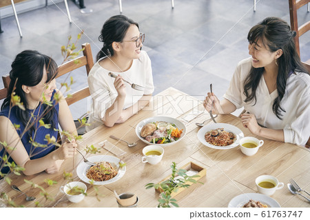 女人共進午餐聚會 61763747