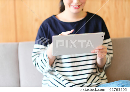 女人獨自生活數字 61765303