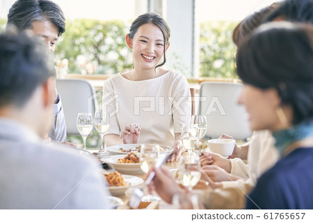 Lunch meeting 61765657