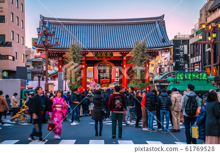 東京的都市風景看法在淺草寺廟等。 東京的都市風景看法在淺草寺廟等。 61769528