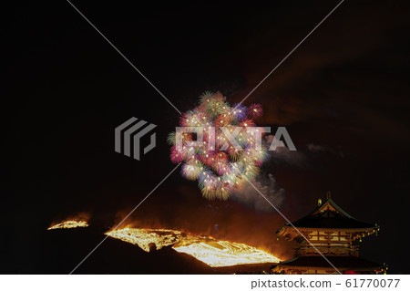 Wakakusayama grill and fireworks viewed from Suzakumon 61770077