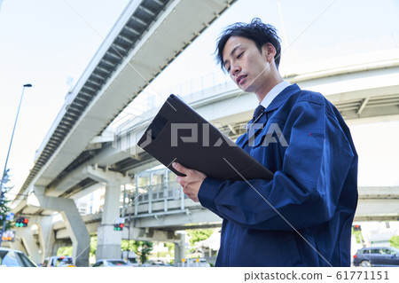 一個年輕的商人 61771151