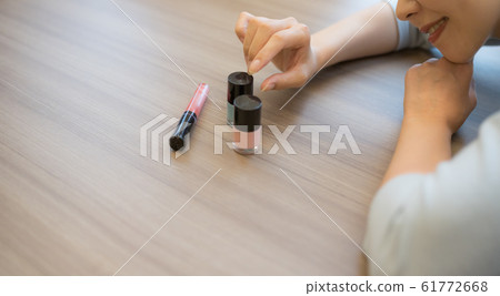 Woman     61772668