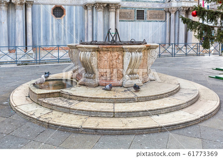 Water Well Venice Water Well Venice 61773369
