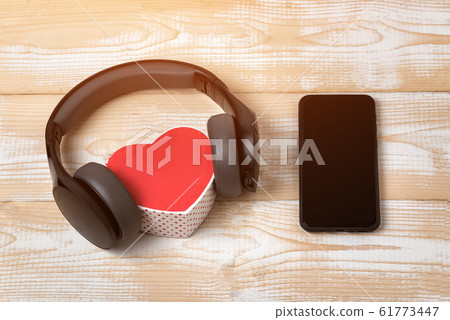 Full-size wireless headphones pulled over small Full-size wireless headphones pulled over small 61773447