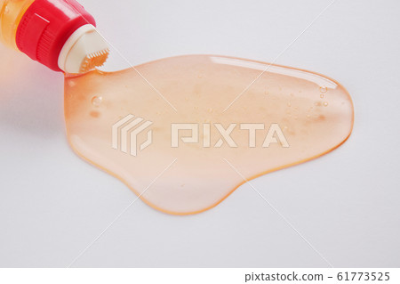 Orange liquid paste and container mainly composed of polyvinyl alcohol, which is attracting attention in the field of cancer treatment 61773525