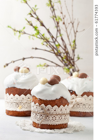 Easter composition with Easter cake 61774393