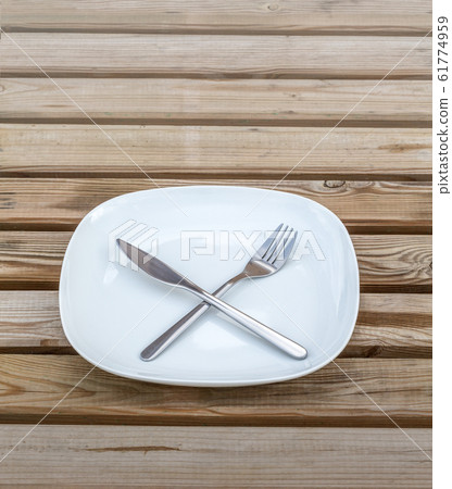 Round Plate with utensils Round Plate with utensils 61774959
