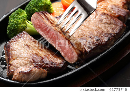sirloin steak sirloin steak 61775746