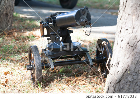 World War I Maxim gun - first recoil-operated 61778038