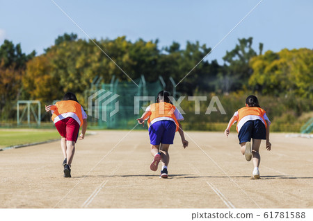 High school students running 61781588