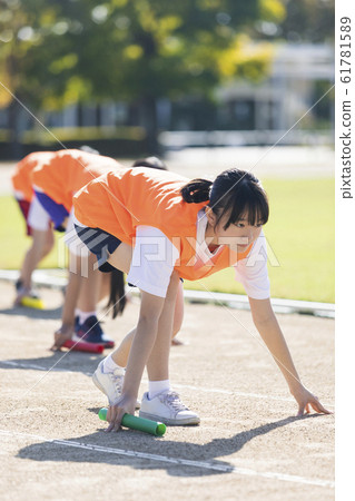 High school students line the start line 61781589