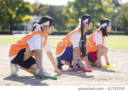 High school students line the start line 61781593