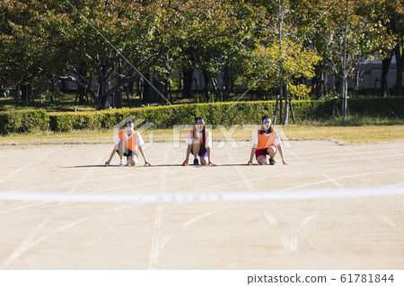 High school students line the start line 61781844