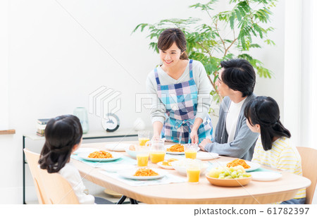 年輕的家庭（餐） 61782397