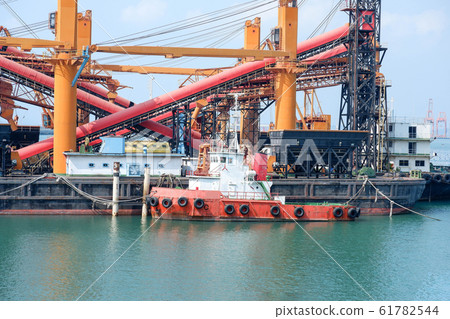 Inspection boat and port for loading goods Inspection boat and port for loading goods 61782544