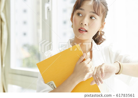 年輕女子商業肖像 61783561