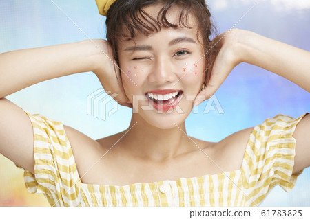 Pop woman portrait 61783825