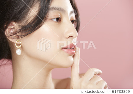 Woman beauty photo on pink background 61783869