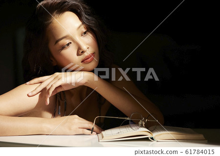 Relaxing woman and light contrast 61784015