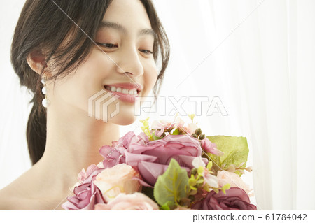 舞會禮服的女人的畫像 61784042