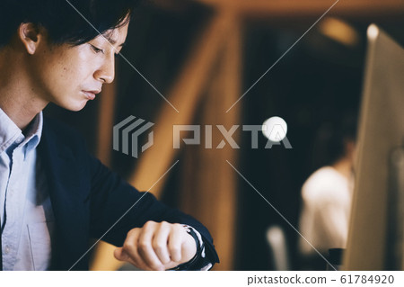 Office worker 61784920