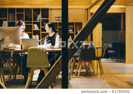 有一次會議的女商人 有一次會議的女商人 61785092