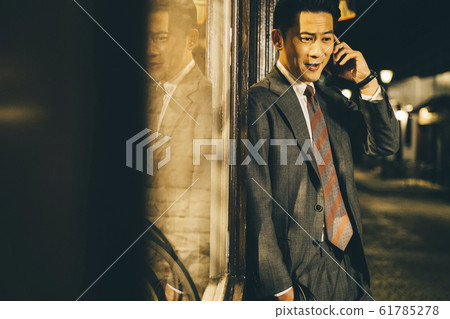 Businessman returning from work 61785278