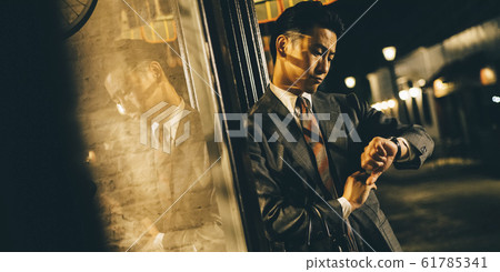 從工作返回的商人 從工作返回的商人 61785341
