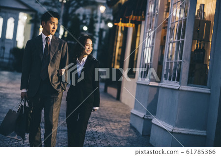 Couple dating after work 61785366