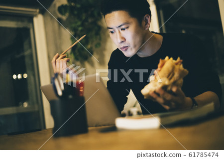 Men eating rice while working 61785474