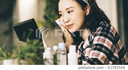Female skin care 61785509