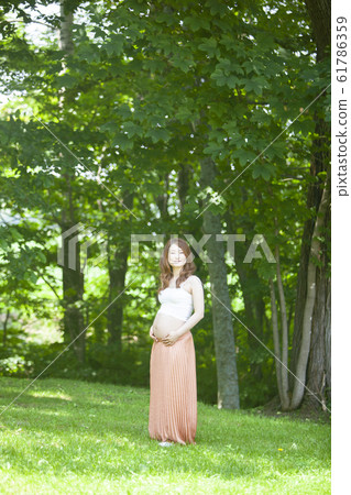 Maternity photo 61786359