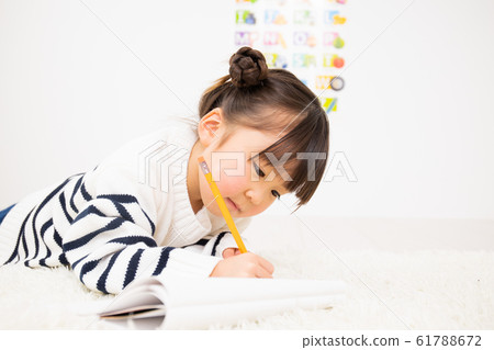 child studying 61788672