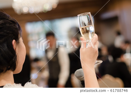 乾杯形象 61788746