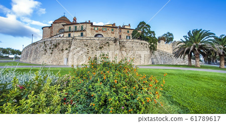 Blick auf die Altstadt von Castiglione del Laga Blick auf die Altstadt von Castiglione del Laga 61789617
