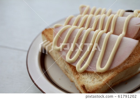 無鹽火腿和天然酵母麵包配火腿蛋黃醬 無鹽火腿和天然酵母麵包配火腿蛋黃醬 61791202