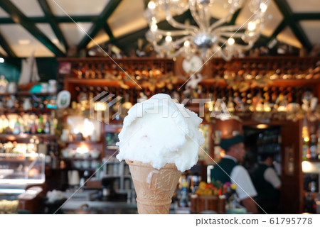 Roman gelato 61795778