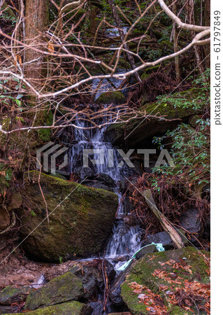Winter waterfall in Yamanaka valley Yame city, Fukuoka prefecture 61797849
