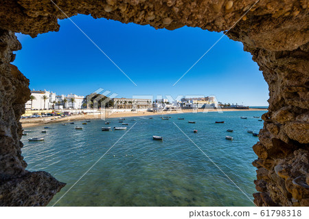 La Caleta beach in Cadiz, Andalucia, Spain 61798318