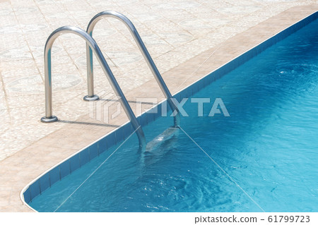 Swimming pool in the sun 61799723