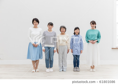 三代女性 61801086